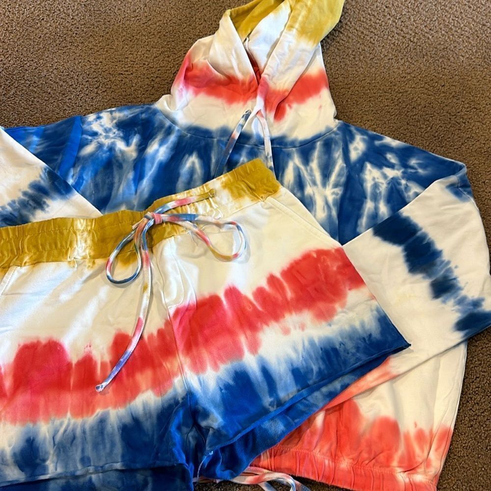 Beach Riot Women’s Red, Gold & Blue Tie Dye Shorts Outfit - Size M